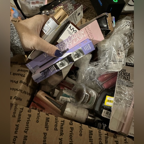 Cosmetic target pallet box 60pc - Picture 2 of 4